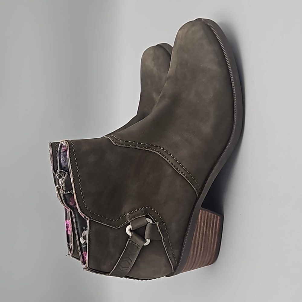 Teva Foxy Leather Waterproof Zip-up Booties- Womens Sz 11 olive green distressed